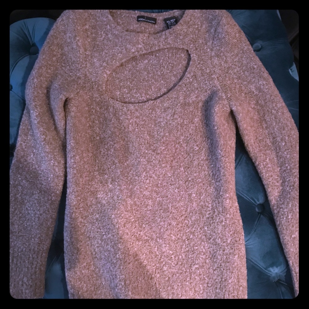 Sweater camel color